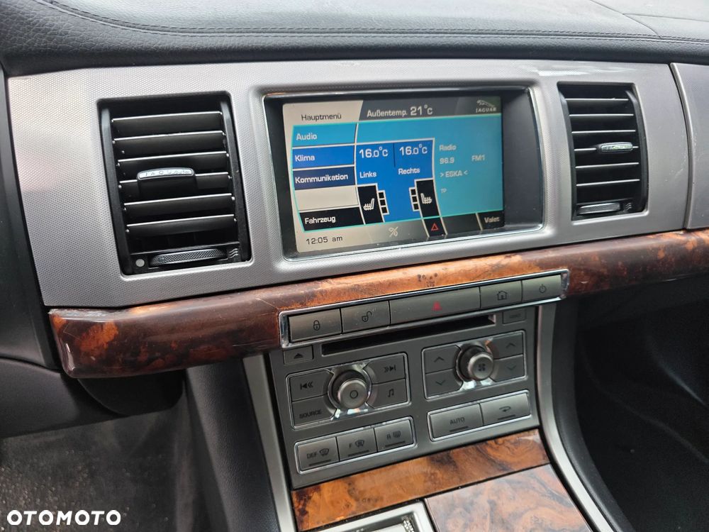 Jaguar XF 2.7 V6 D Premium Luxury - 14