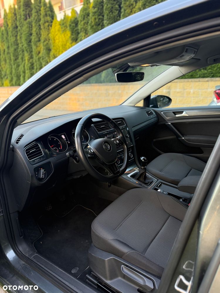 Volkswagen Golf - 6