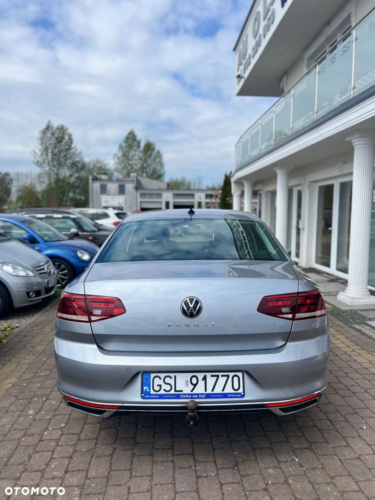 Volkswagen Passat - 4