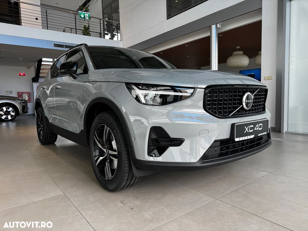 Volvo XC 40 B3 AT FWD MHEV Plus Dark - 3