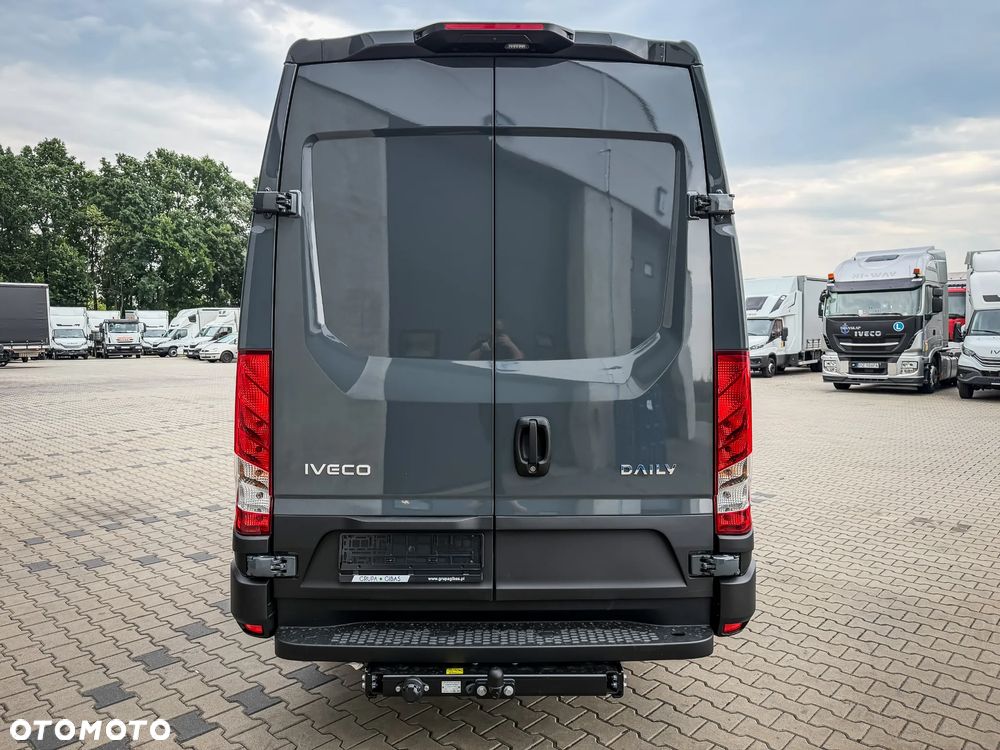 Iveco Daily 35S18HA8 V 3.0 Diesel 180 KM AT8 L3H2 - 12