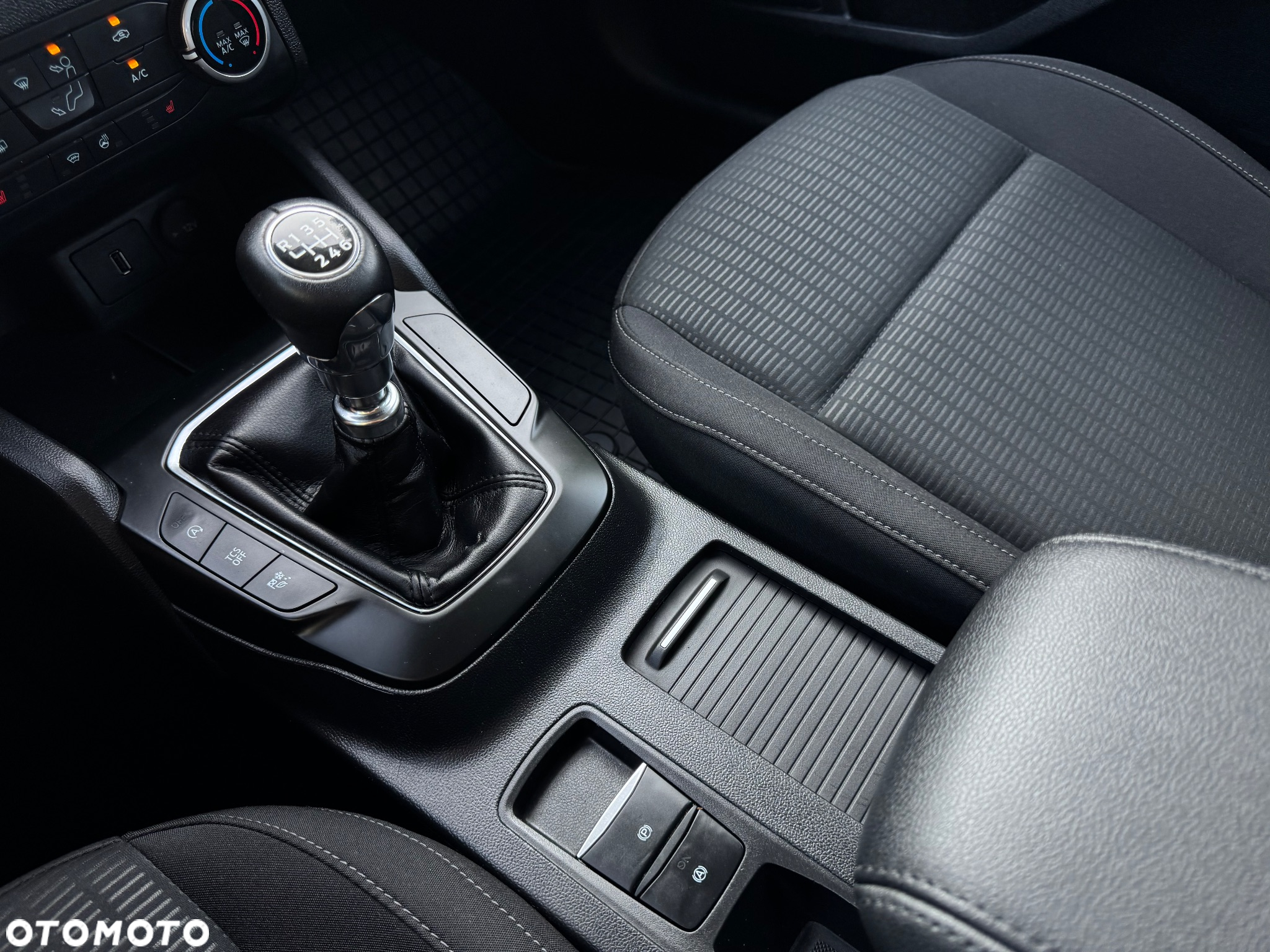 Ford Focus 1.5 EcoBlue Connected - 16
