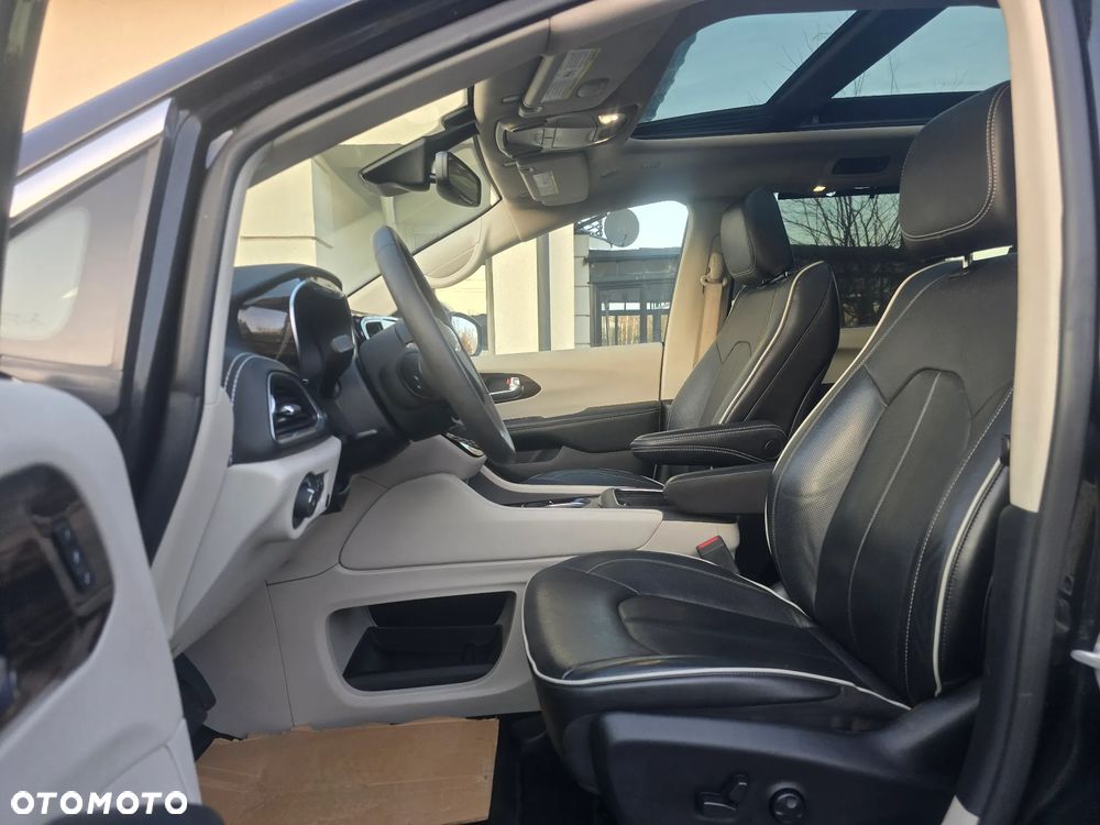 Chrysler Pacifica - 28