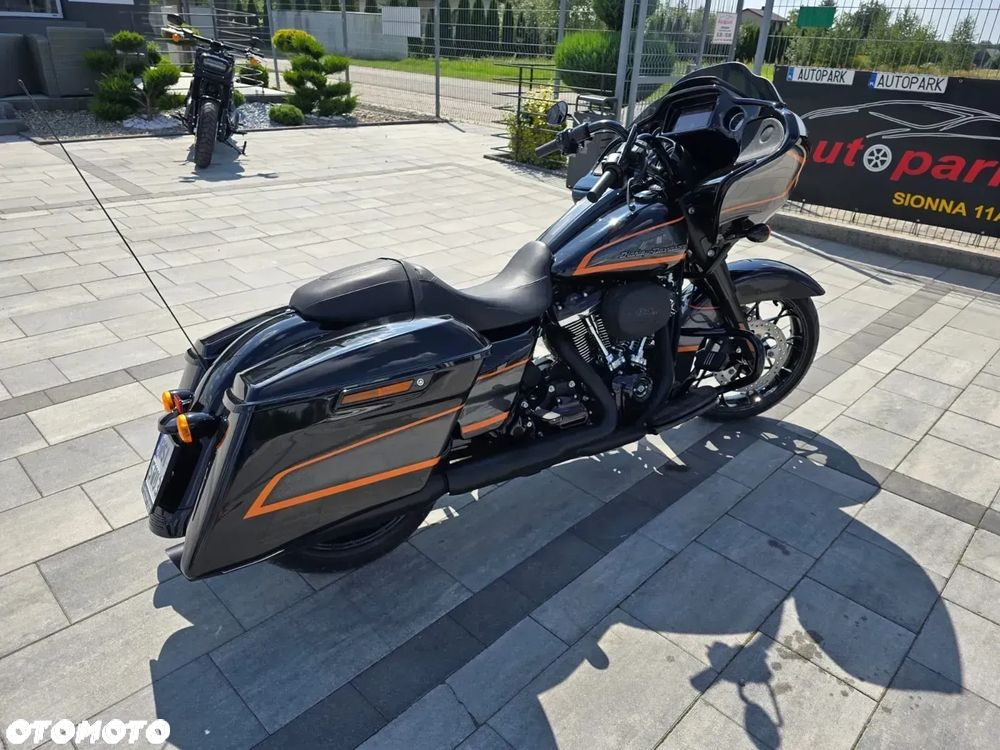 Harley-Davidson Touring Road Glide - 12