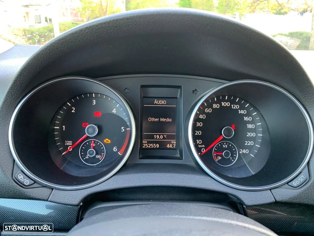 VW Golf 1.6 TDi Trendline BlueMotion - 8
