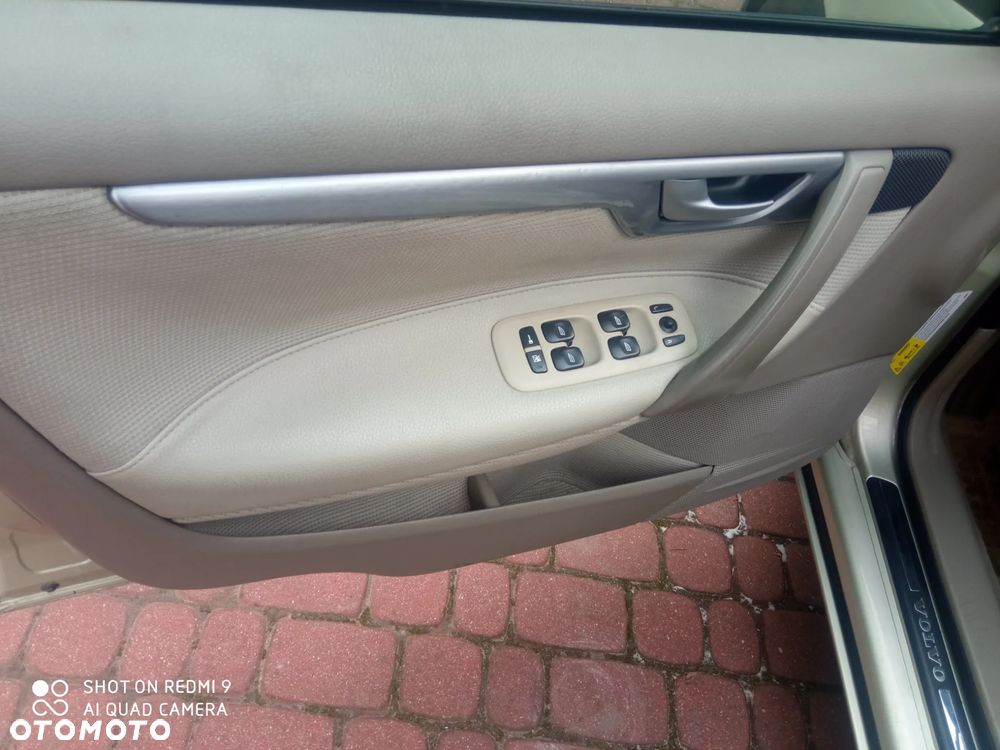 Volvo S60 2.4D5 Momentum - 5