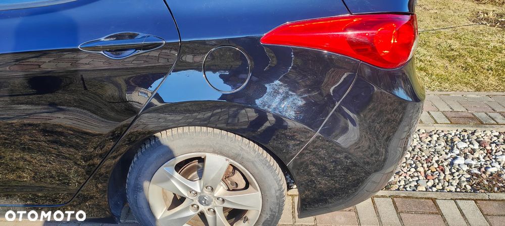 Hyundai Elantra 1.6 Comfort - 16