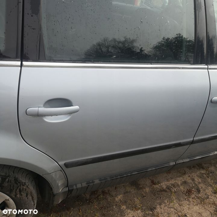 VW PASSAT B5 FL KOMBI DRZWI PRAWE i lewe TYL LB5S BLEKIT - 1