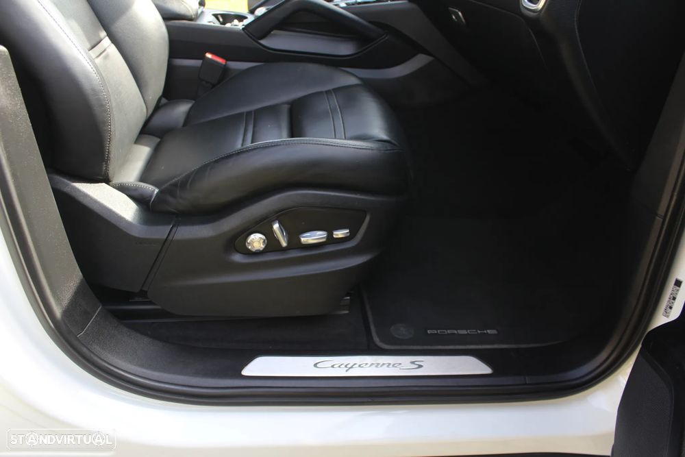 Porsche Cayenne Coupé Tiptronic S Platinum Edition - 38