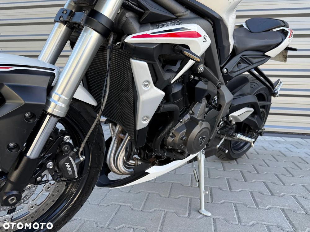 Triumph Street Triple - 32