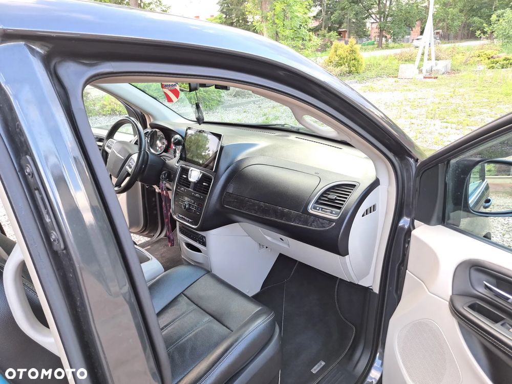 Chrysler Town & Country 3.6 Touring - 14