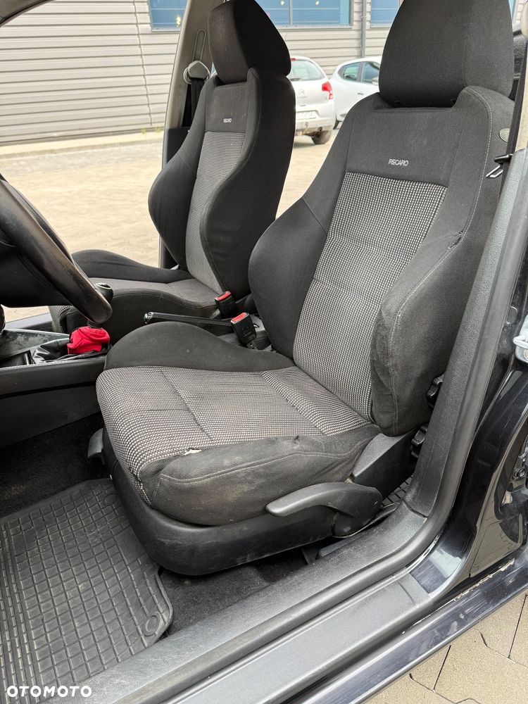Volkswagen Golf 1.9 TDI Highline - 16