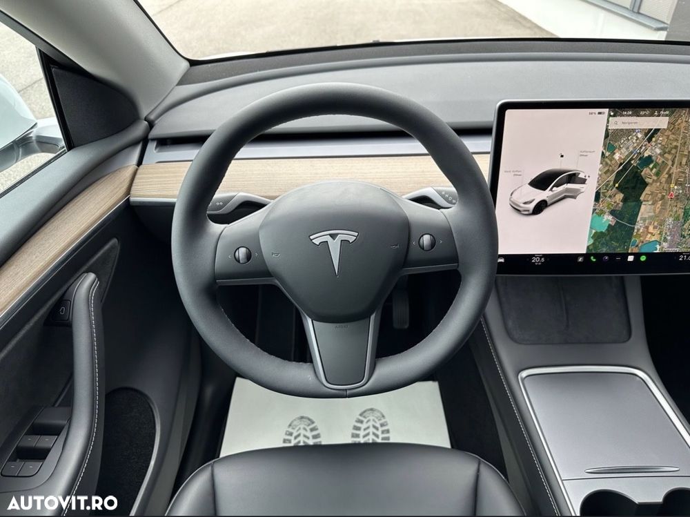 Tesla Model Y - 9