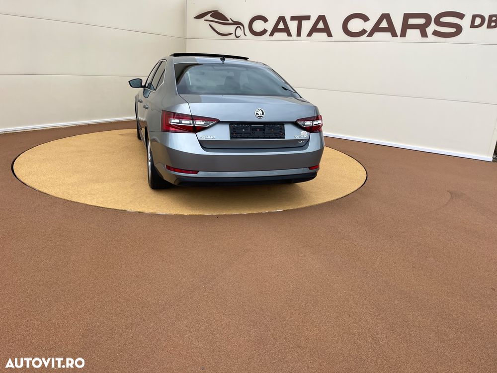 Skoda Superb 2.0 TDI 4X4 DSG Style - 10