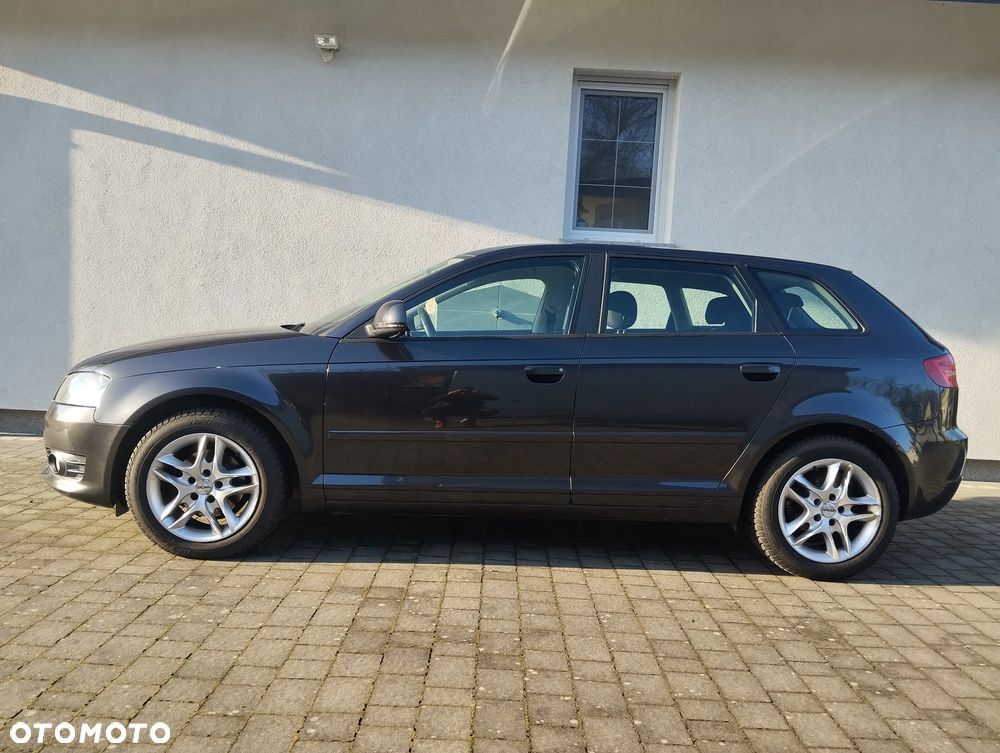 Audi A3 Sportback 1.6 Ambiente - 4