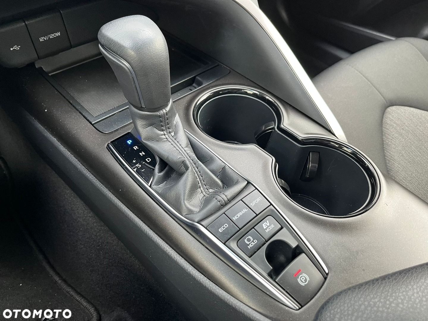 Toyota Camry - 22