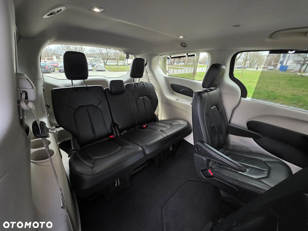 Chrysler Pacifica - 29