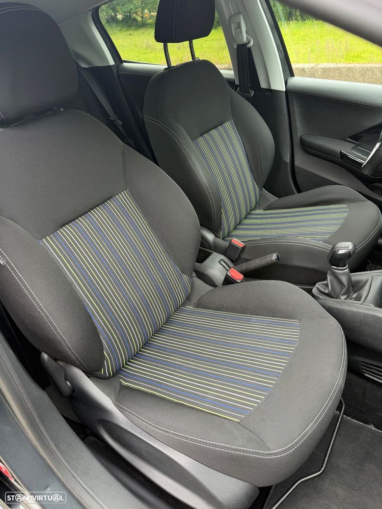 Peugeot 208 1.2 VTi SE Style - 12