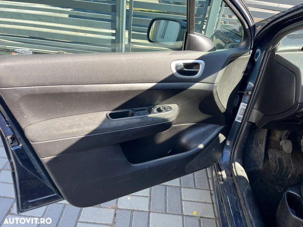Peugeot 307 1.6 XT - 17
