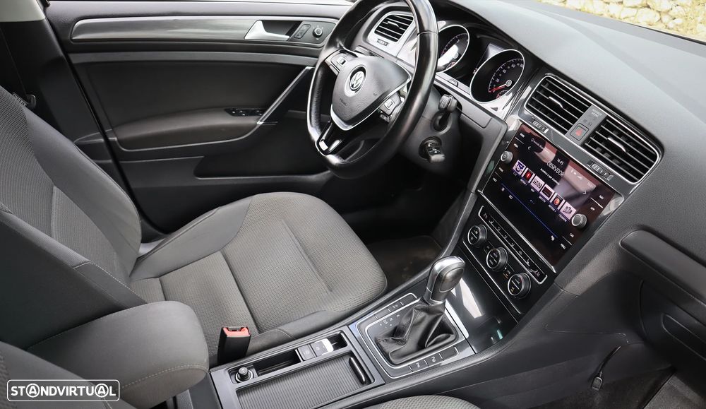 VW Golf Variant 1.6 TDi Confortline DSG - 22