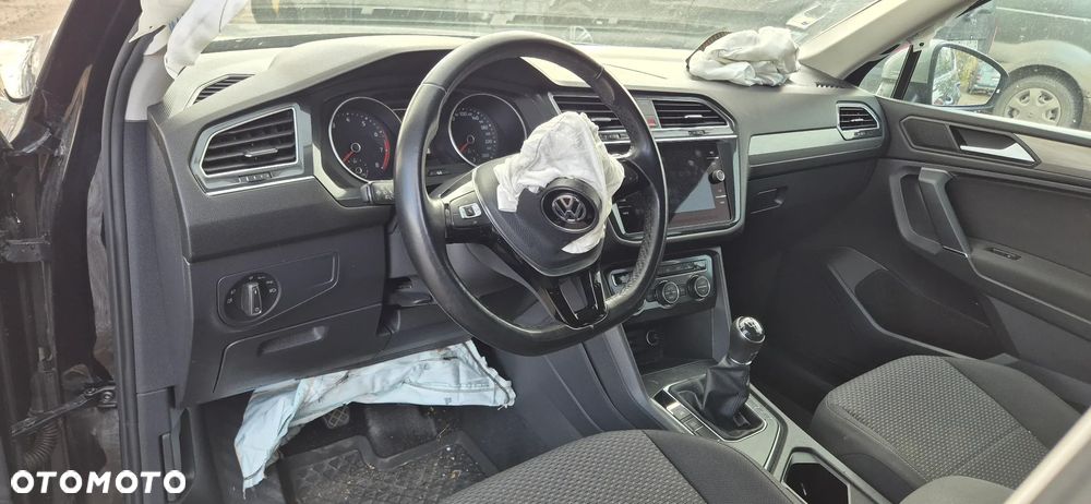 Volkswagen Tiguan - 32