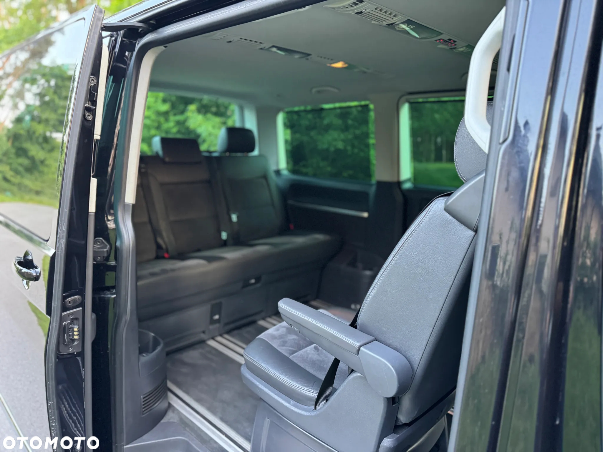 Volkswagen Multivan BiTDI L1 Highline - 12