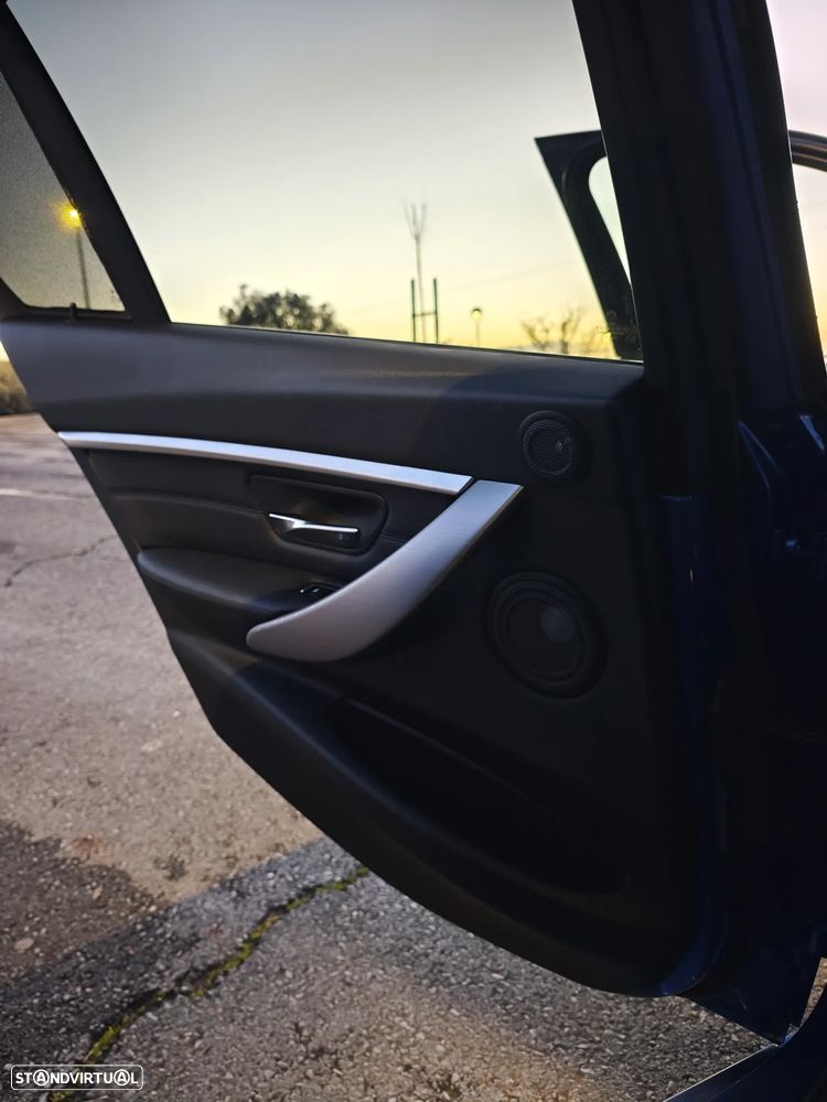 BMW 320 i Aut. M Sport - 29