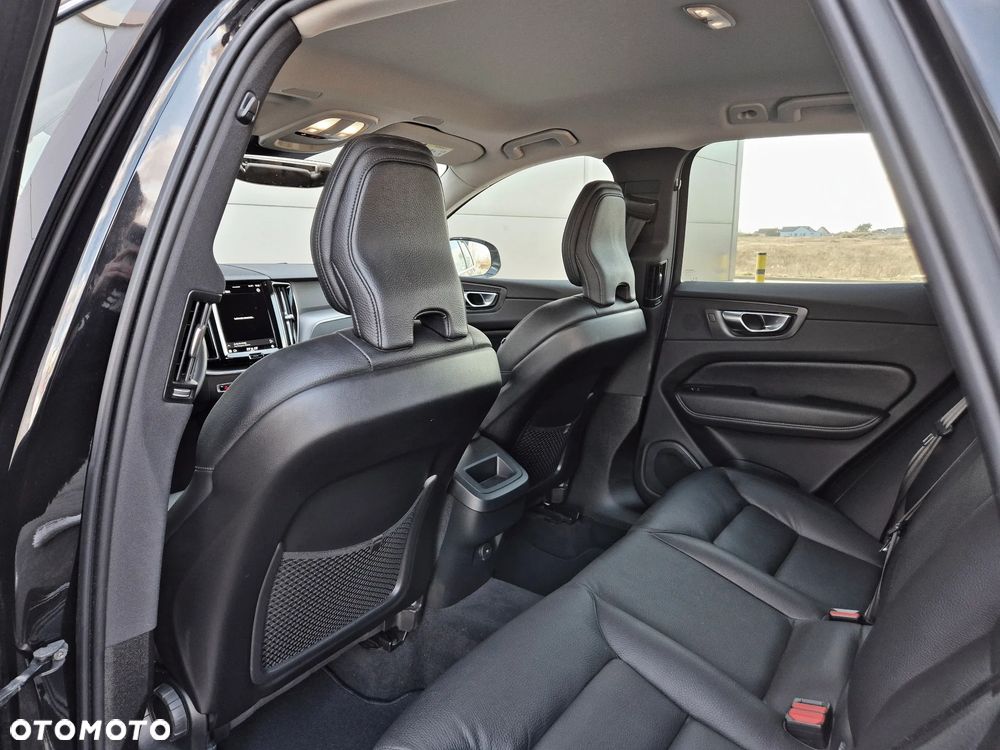 Volvo XC 60 B4 D Momentum Pro - 21