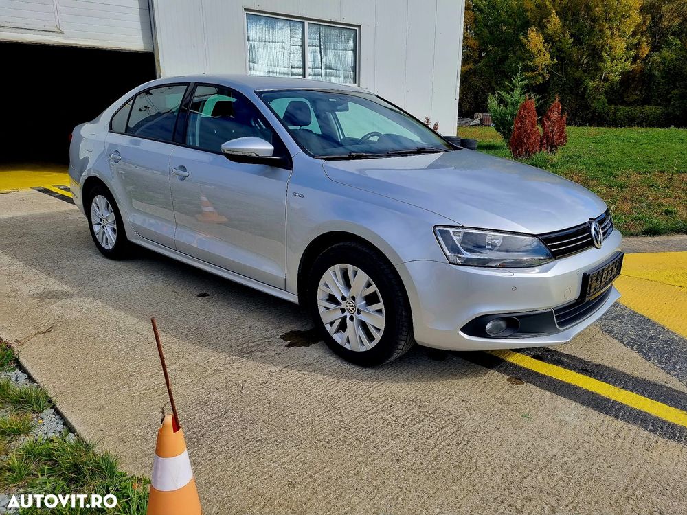 Volkswagen Jetta 1.6 TDI Blue Motion Technology Life - 2