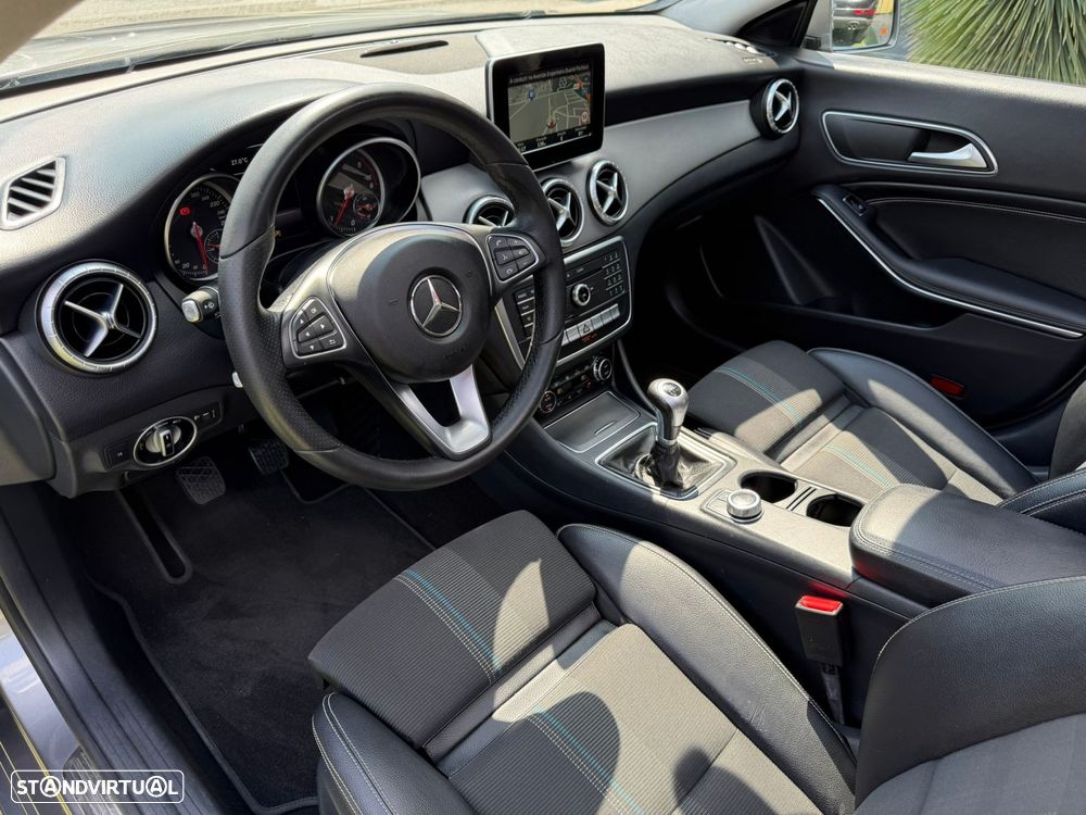 Mercedes-Benz CLA 180 d Shooting Brake Urban - 3