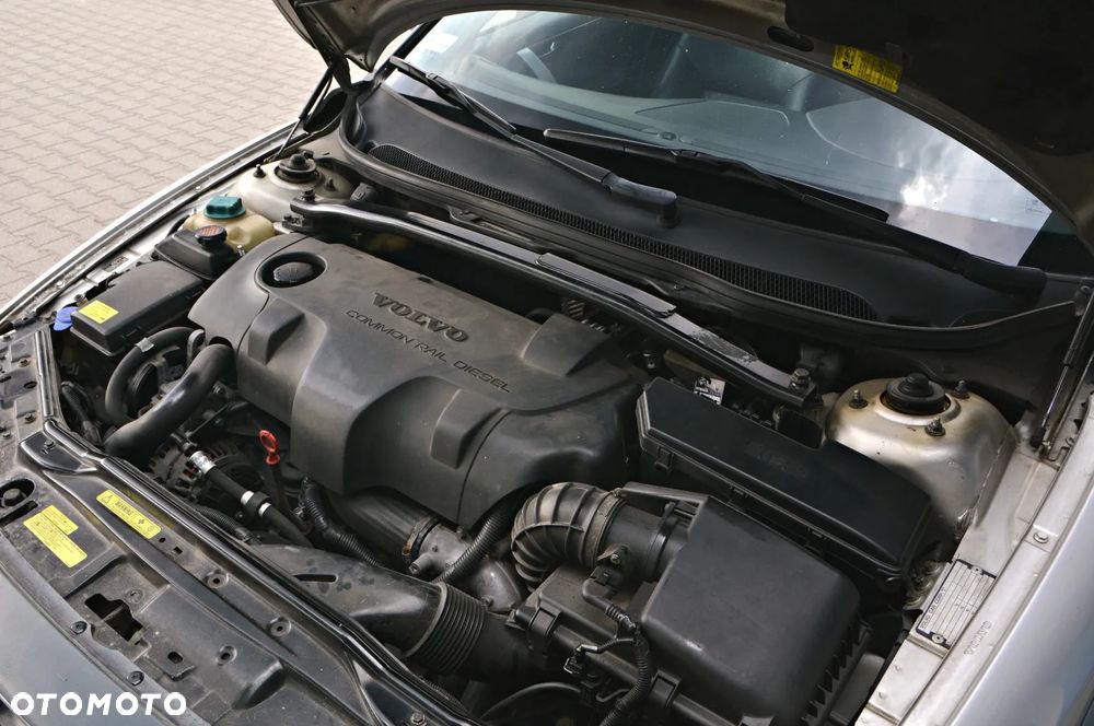 Volvo V70 2.4 D5 AWD - 8