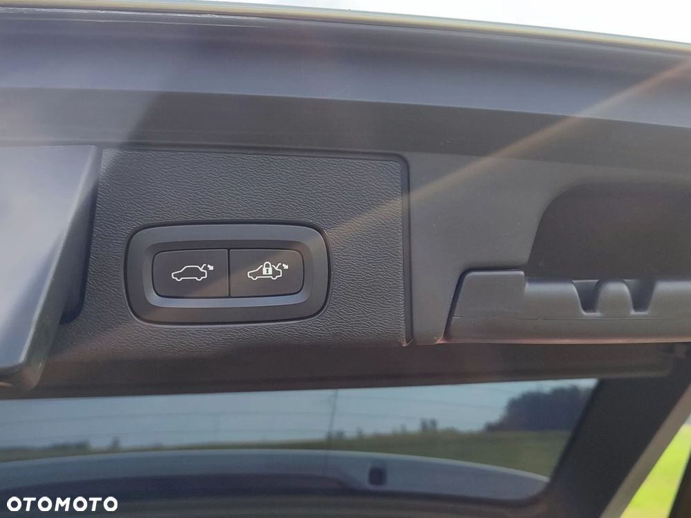 Volvo XC 60 D4 AWD R-Design - 14