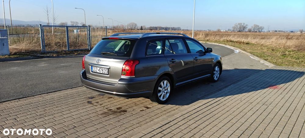 Toyota Avensis 2.0 D-4D Combi - 11