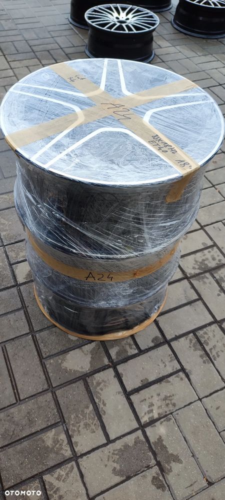 FELGI ALUMINIOWE 5x112 AMG 8jx18 CALI ET40 fi 66.6 MERCEDES C E CLA CLS VKLASA VITO GLA KOMPLET 4 SZTUKI - 20