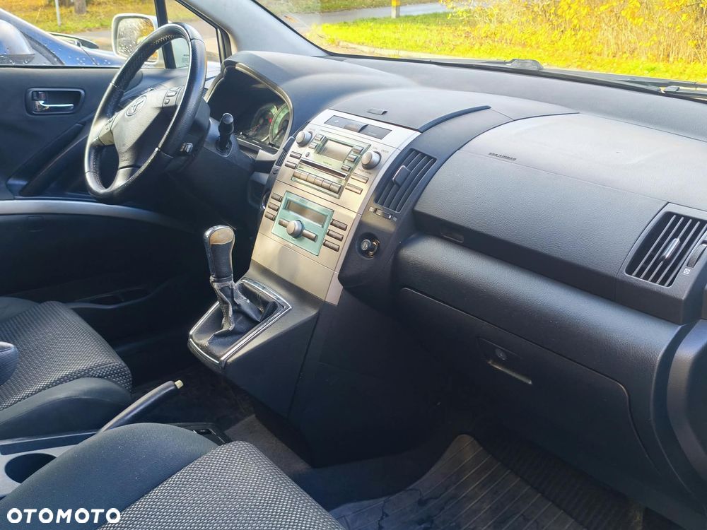 Toyota Corolla Verso - 3
