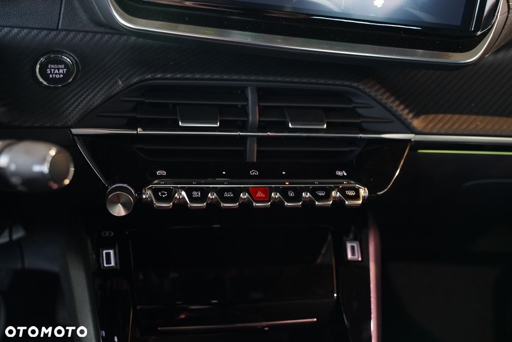 Peugeot 208 1.2 mHEV GT - 18