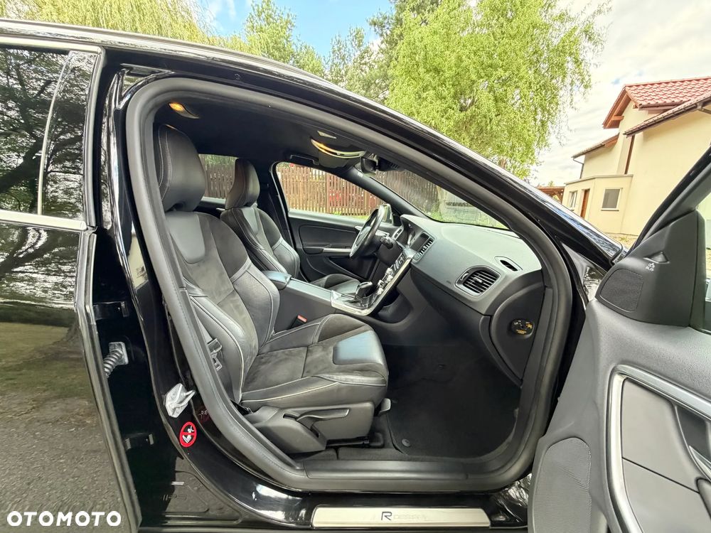 Volvo V60 D4 Geartronic R-Design - 25