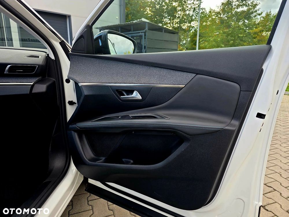 Peugeot 3008 1.2 PureTech Allure S&S - 31
