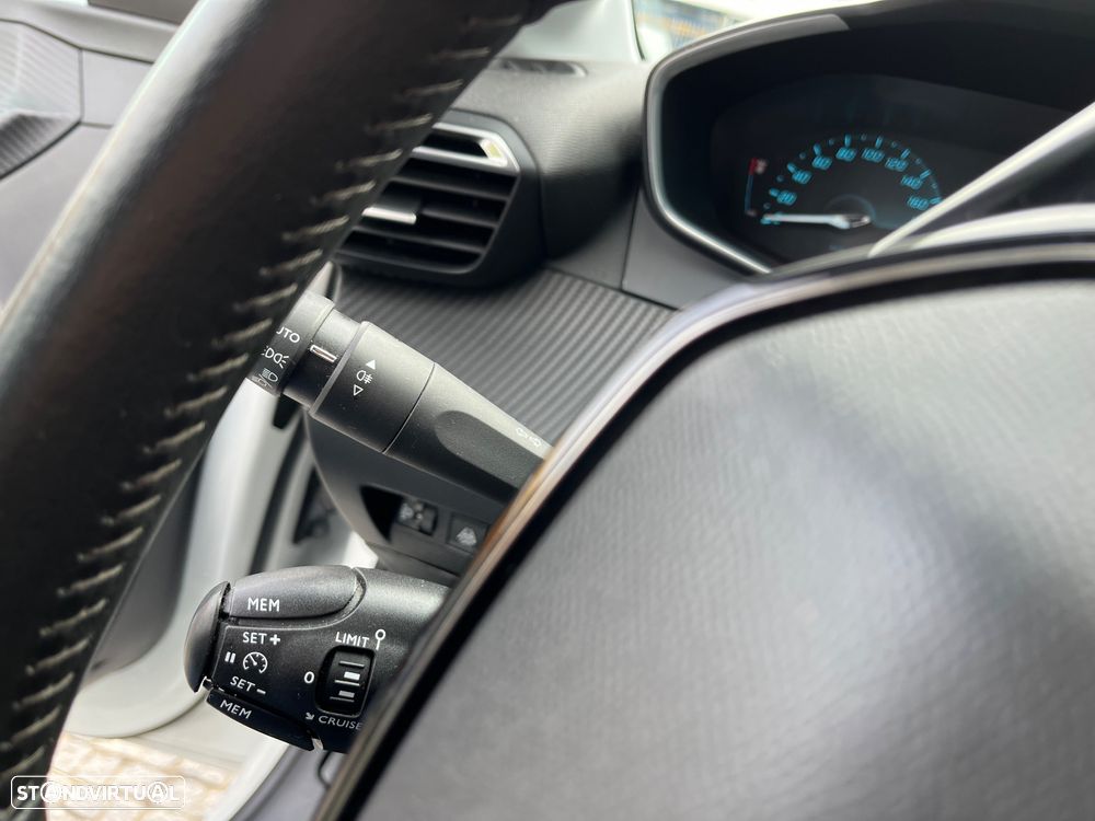 Peugeot e-208 50 kWh Allure Pack - 29