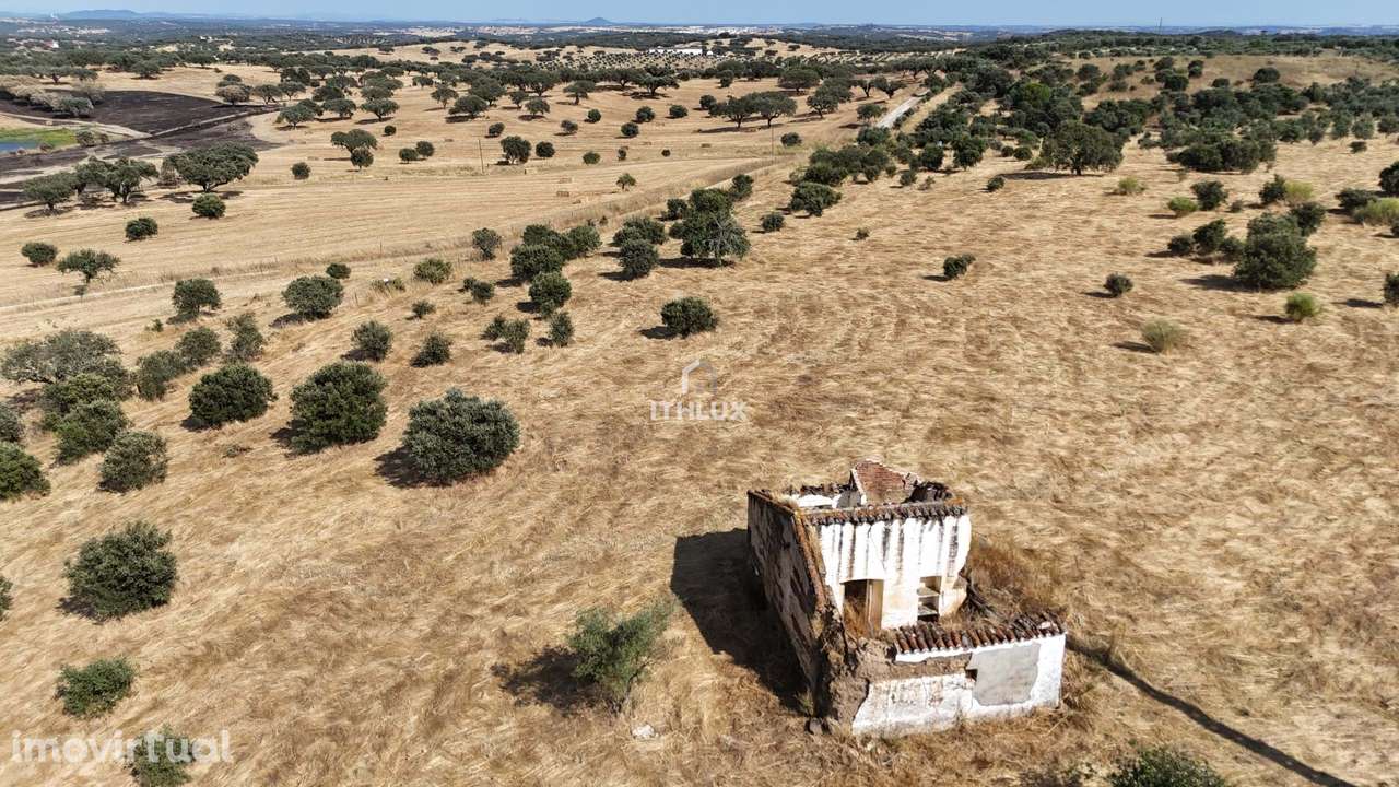 Oportunidade Única no Coração do Alentejo - Monte com Ruína Próximo da - Grande imagem: 2/11