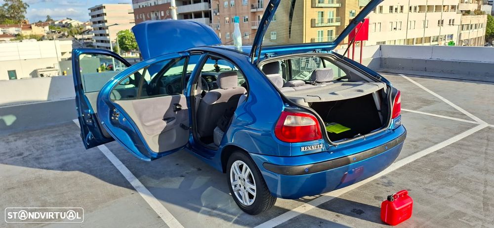 Renault Mégane 1.4 16V RXE AC - 9