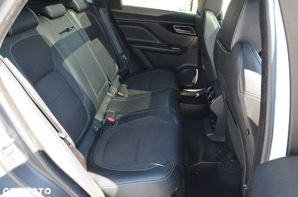 Jaguar F-Pace 2.0 i4P AWD Chequered Flag - 35