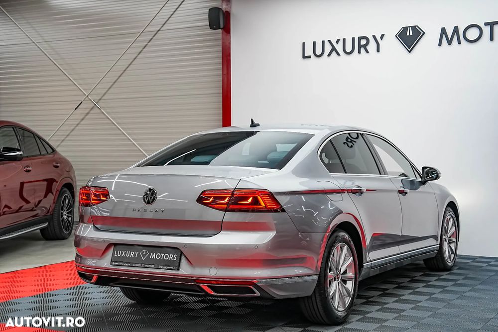 Volkswagen Passat 2.0 TDI DSG Highline - 11