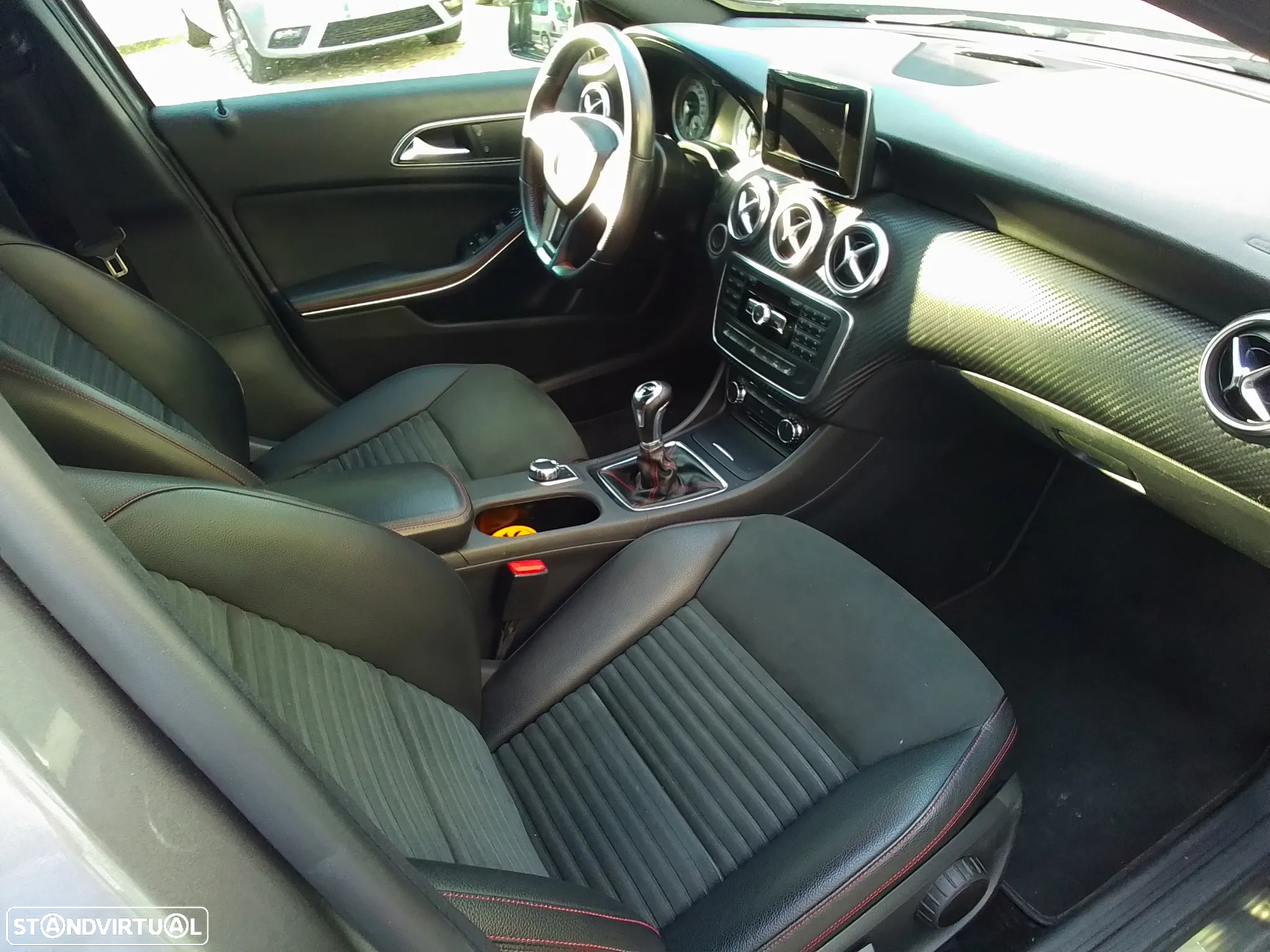 Mercedes-Benz A 180 d AMG Line - 12