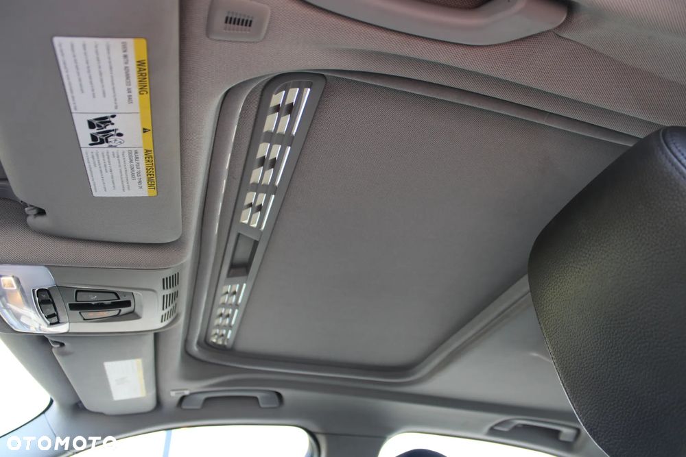 BMW Seria 3 328i xDrive Sport Line - 31