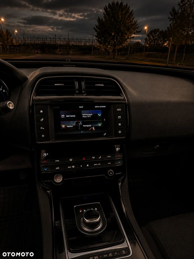 Jaguar XE - 14