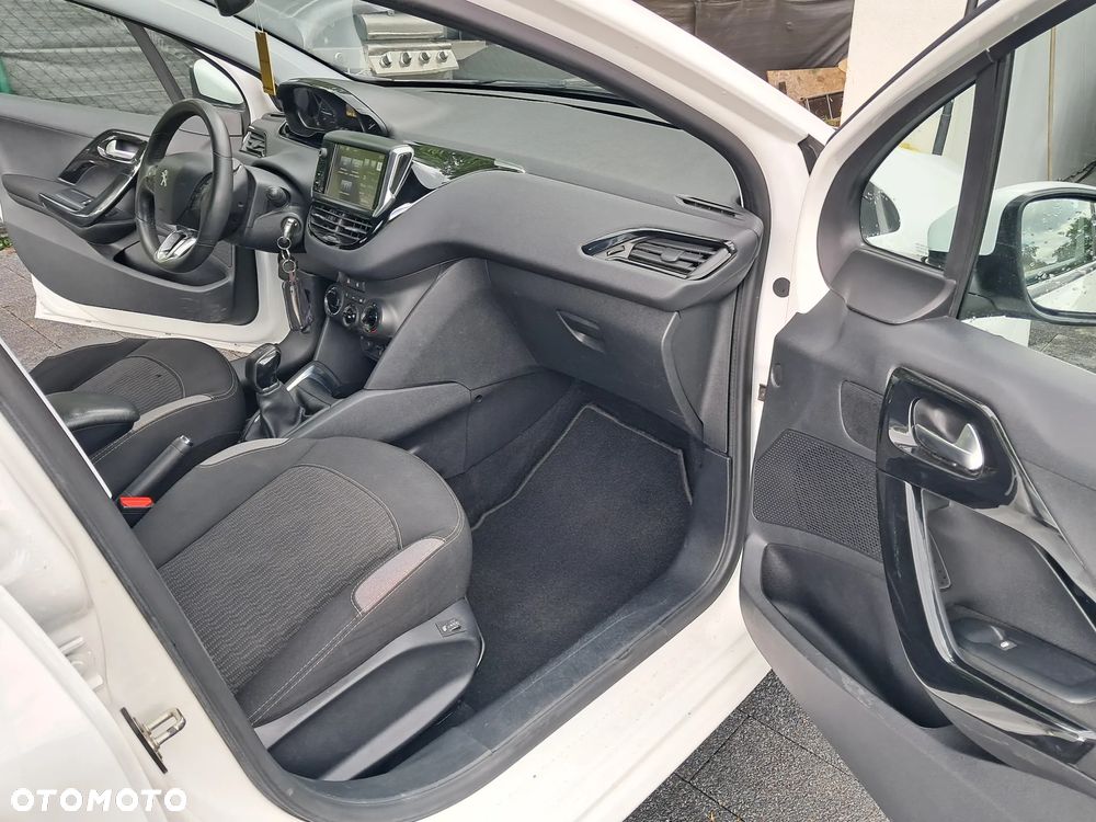 Peugeot 208 1.2 PureTech Active - 11