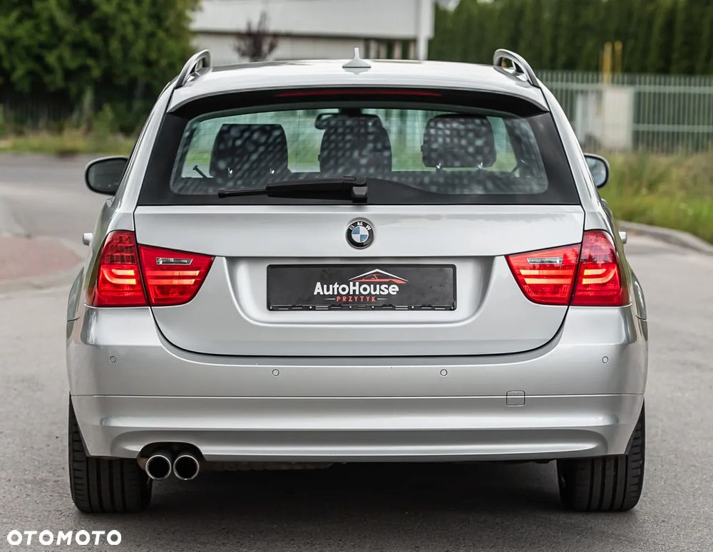 BMW Seria 3 325i xDrive Touring - 6