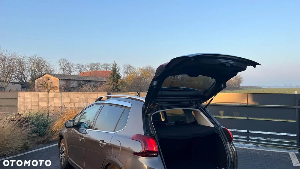 Peugeot 2008 1.6 BlueHDi Allure S&S - 12