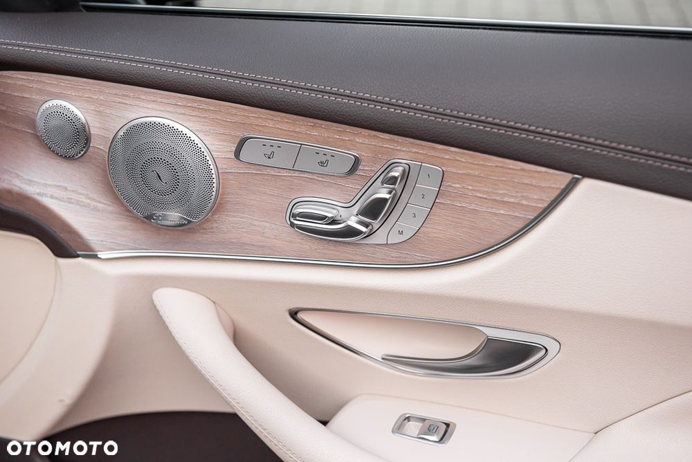 Mercedes-Benz Klasa E 300 9G-TRONIC AMG Line - 20
